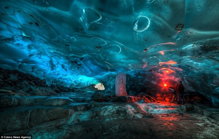 Mendenhall Ice Caves, USA